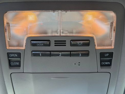 Used 2018 Toyota Highlander XLE AWD/4WD image 24