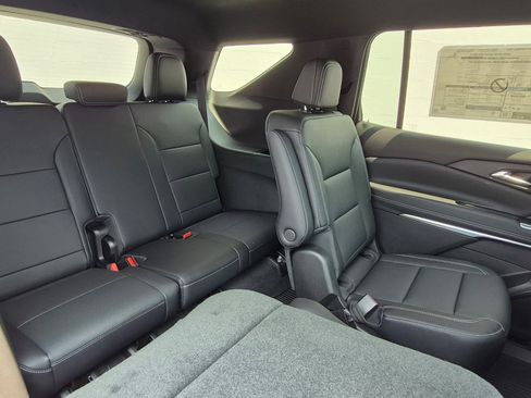 New 2025 Chevrolet Traverse LT w/ LPO, Floor Liner Package image 34