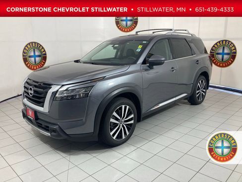 Used 2024 Nissan Pathfinder Platinum image 1