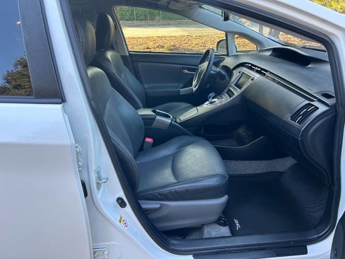 Used 2013 Toyota Prius Four w/ Deluxe Solar Roof Pkg FWD image 34