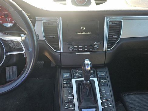 Used 2017 Porsche Macan Turbo image 5