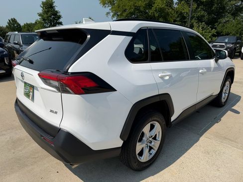 Used 2019 Toyota RAV4 XLE FWD image 5