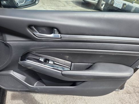 Used 2022 Nissan Altima 2.5 SL FWD image 14