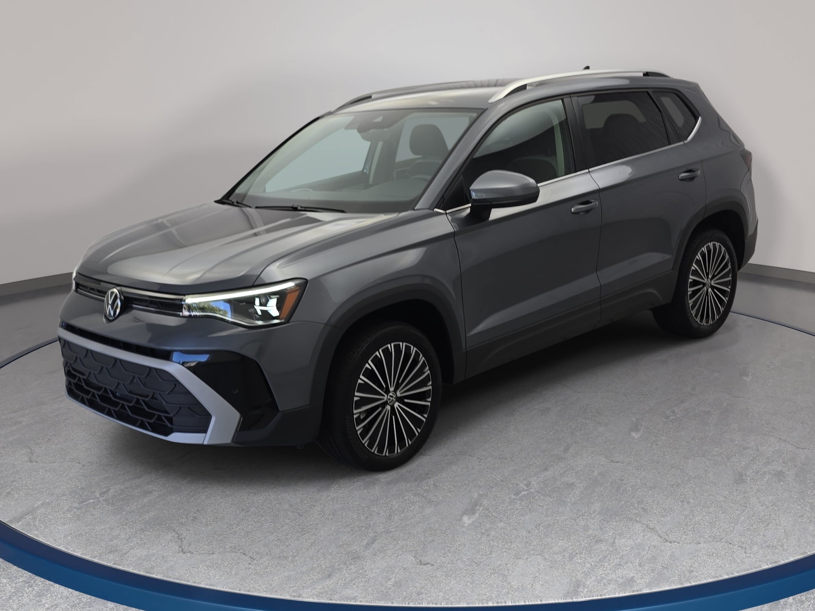 Used 2025 Volkswagen Taos SE FWD image 1
