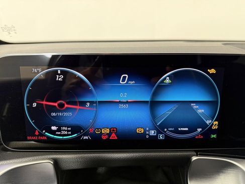 Used 2023 Mercedes-Benz EQB 300 4MATIC image 17