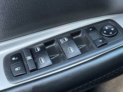 Used 2019 Dodge Journey SE w/ Blacktop Package FWD image 12