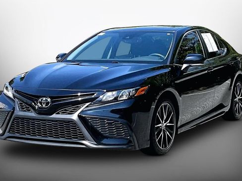 Used 2021 Toyota Camry SE w/ Convenience Package FWD image 4