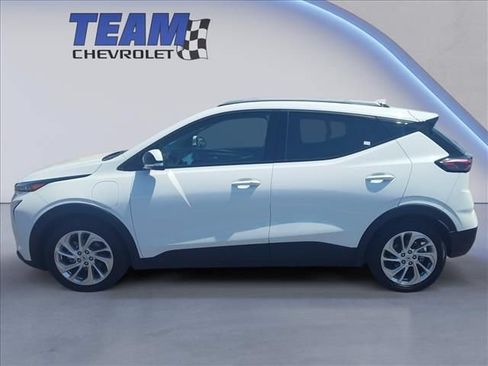Certified 2023 Chevrolet Bolt EUV LT FWD image 3