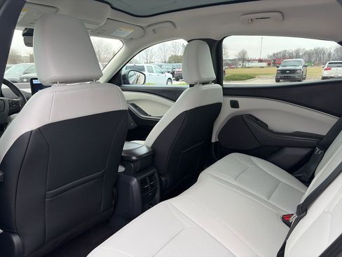 Used 2025 Ford Mustang Mach-E Premium image 32