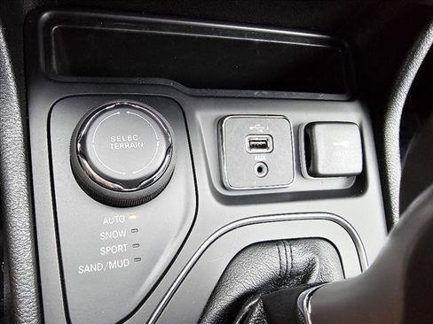 Certified 2021 Jeep Cherokee Latitude Lux 80th Anniv w/ Quick Order Package 26U 80TH image 29