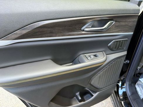 New 2026 Jeep Grand Cherokee Limited AWD/4WD image 12