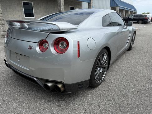 Used 2016 Nissan GT-R Premium AWD/4WD image 7