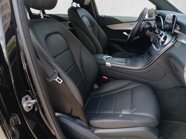 Certified 2022 Mercedes-Benz GLC 300 w/ Premium Package Lite image 19