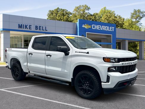 Used 2022 Chevrolet Silverado 1500 Custom w/ LPO, Blackout Package AWD/4WD image 1