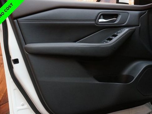 Used 2022 Nissan Rogue SV w/ SV Premium Package image 30