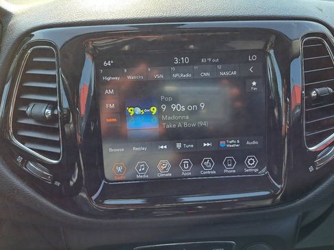 Used 2019 Jeep Cherokee Trailhawk AWD/4WD image 3