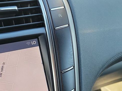 Used 2019 Lincoln Nautilus Reserve FWD image 21
