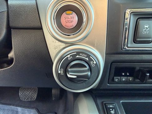 Used 2019 Nissan Titan SV w/ SV Convenience Package image 22