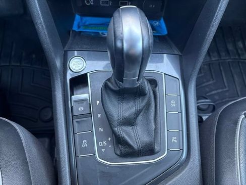 Used 2018 Volkswagen Tiguan SEL Premium FWD image 9