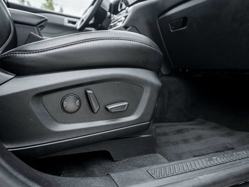 Used 2023 Ford Explorer XLT w/ Equipment Group 202A AWD/4WD image 34