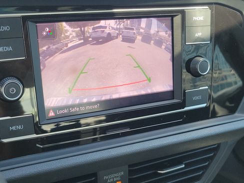 Certified 2024 Volkswagen Jetta SE w/ Panoramic Sunroof Package FWD image 31
