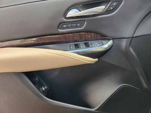 Used 2024 Cadillac XT4 Premium Luxury w/ Technology Package FWD image 21