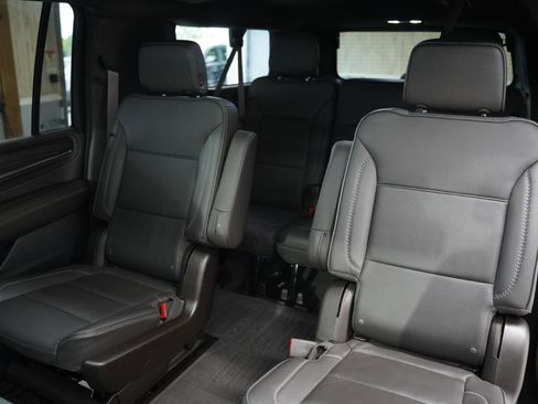 Used 2023 GMC Yukon XL Denali AWD/4WD image 33