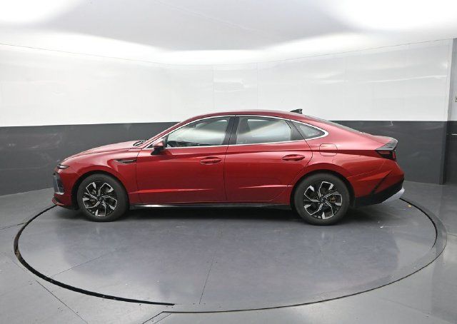 Used 2025 Hyundai Sonata SEL FWD image 4