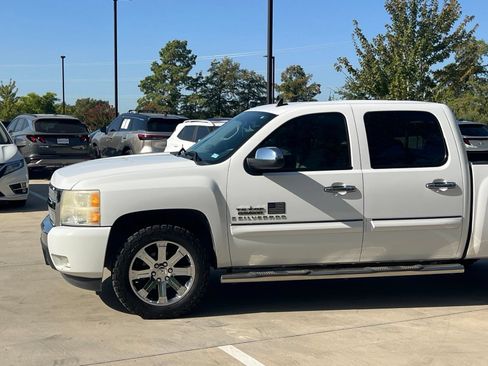 Used 2009 Chevrolet Silverado 1500 LT w/ Texas Edition RWD image 7