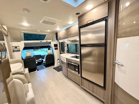 Used 2020 Mercedes-Benz Sprinter 3500 image 67