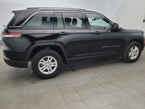 Used 2023 Jeep Grand Cherokee Laredo AWD/4WD image 10