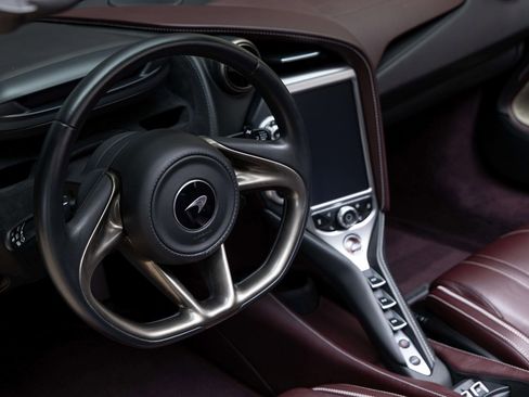 Used 2020 McLaren 720S Spider image 23