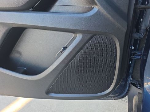 Used 2023 Chevrolet Traverse LT image 25