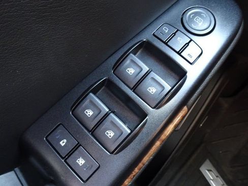 Used 2018 Chevrolet Tahoe Premier AWD/4WD image 26