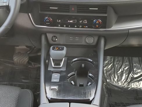Certified 2026 Nissan Rogue SV FWD image 19
