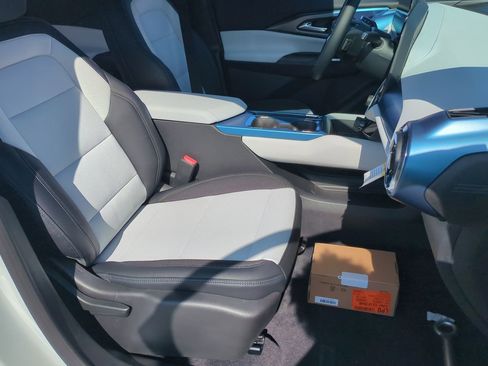 New 2026 Chevrolet Equinox EV LT image 26