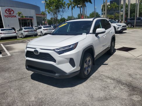 Used 2025 Toyota RAV4 XLE w/ Convenience Package FWD image 7
