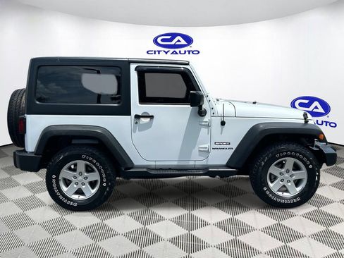 Used 2017 Jeep Wrangler Sport w/ Quick Order Package 24S AWD/4WD image 2