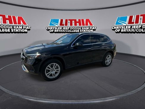 Used 2023 Mercedes-Benz GLC 300 4MATIC image 4
