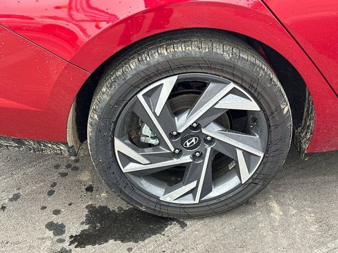 New 2025 Hyundai Elantra SEL image 18