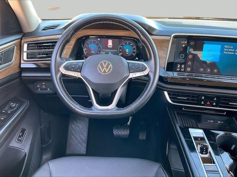 Used 2025 Volkswagen Atlas SE FWD image 6