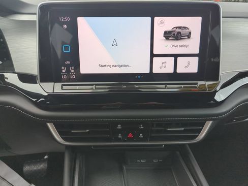 Used 2024 Volkswagen Atlas Cross Sport SE AWD/4WD image 35