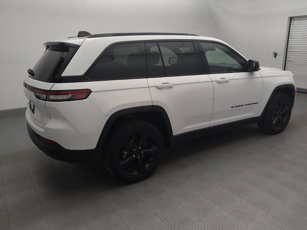 Used 2023 Jeep Grand Cherokee Altitude AWD/4WD image 10