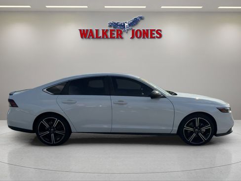 Used 2024 Honda Accord Sport image 2