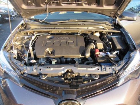 Used 2018 Toyota Corolla LE image 11