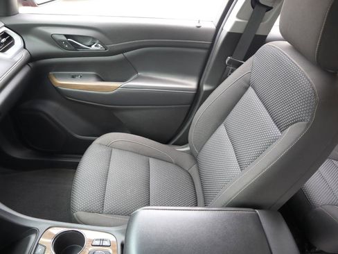 Used 2022 GMC Acadia SLE w/ Driver Convenience Package FWD image 19