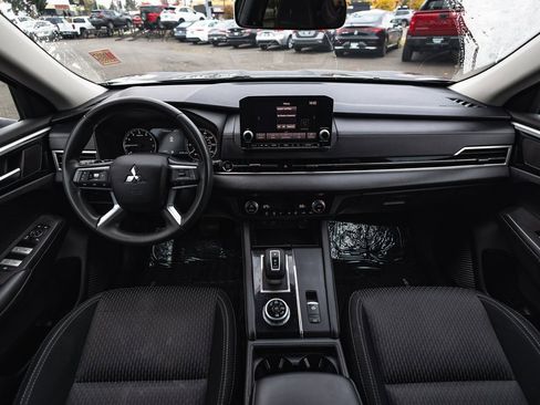 Used 2022 Mitsubishi Outlander ES image 25