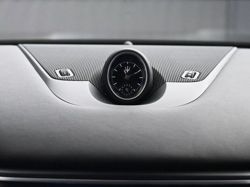 Used 2022 Maserati Levante GT AWD/4WD image 32