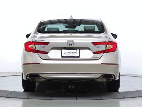 Used 2018 Honda Accord Touring image 7