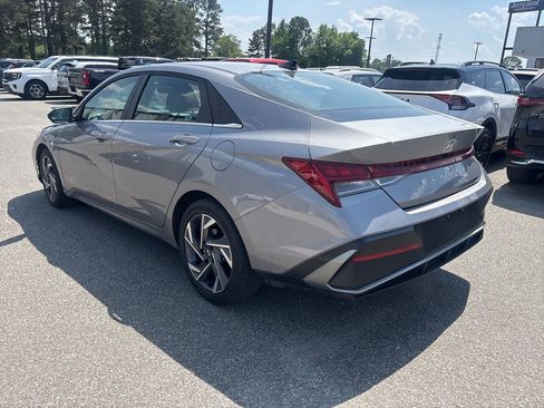 Used 2025 Hyundai Elantra SEL FWD image 6